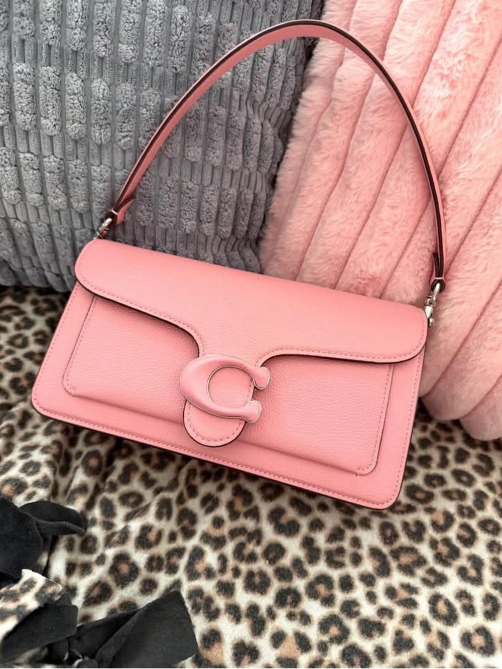 Pink Leather Shoulder Bag with Signature Coach Tabby!!! !! .